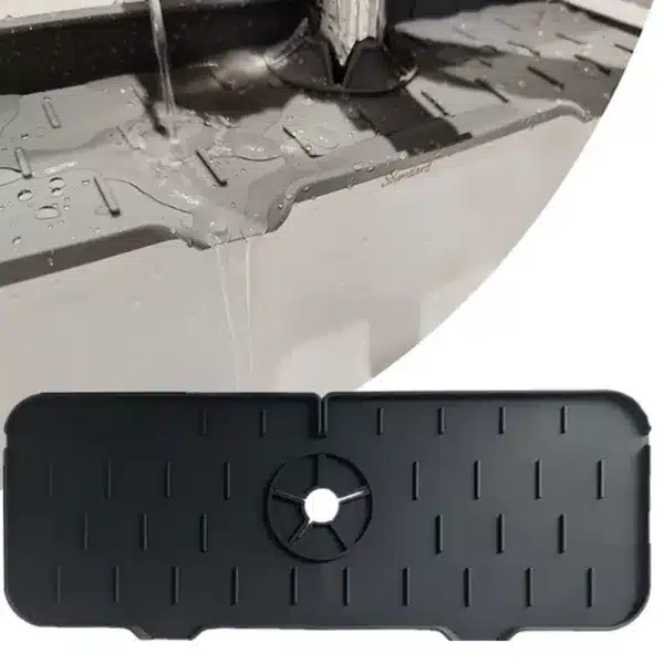 tapis de protection évier en silicone noir anti-éclaboussures installé autour d’un robinet