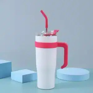 Gobelet isotherme avec paille réutilisable, couvercle et poignée bleue