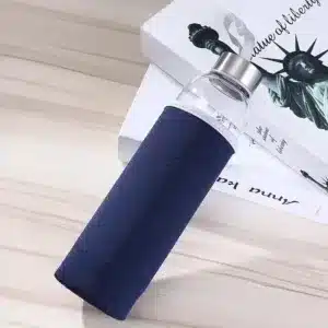 Gourde en verre avec housse en tissu bleu marine – bouteille réutilisable écologique