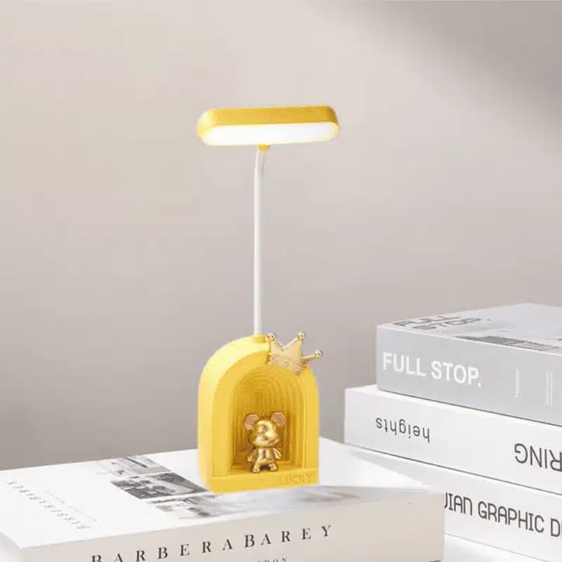 lampe-de-bureau-led-avec-figurine-ours-jaune Lampe de bureau LED avec figurine dorée et base colorée