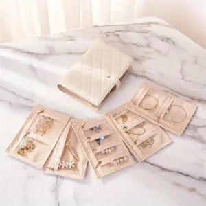 Pochette de rangement bijoux de voyage élégante couleur beige avec compartiments zippés – boutique à Casablanca