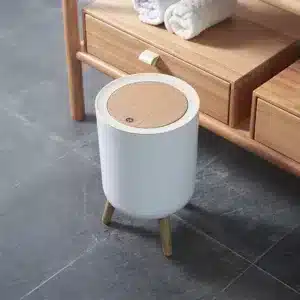 Poubelle compacte avec couvercle style bois