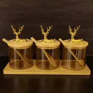 Set de 3 pots à épices en verre ambré avec couvercles bois et décoration cerf doré sur plateau bambou