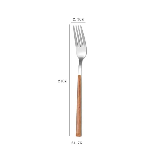 Set de couverts inox avec manche imitation bois pour une table chic