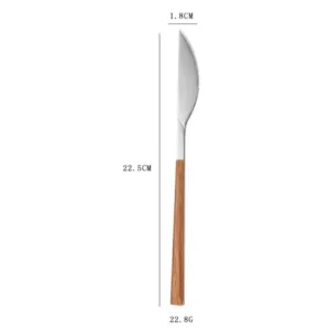 Set de couverts inox avec manche imitation bois pour une table chic