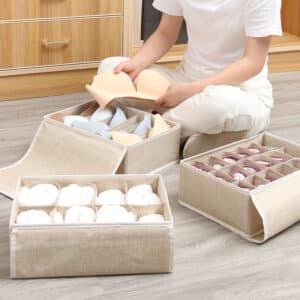 Boîte de rangement pliable beige avec compartiments pour sous-vêtements et chaussettes
