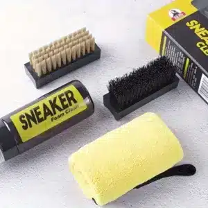 Kit de nettoyage de chaussures avec mousse nettoyante, brosse et chiffon – entretien baskets et sneakers au Maroc