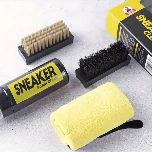 Kit de nettoyage de chaussures avec mousse nettoyante, brosse et chiffon – entretien baskets et sneakers au Maroc