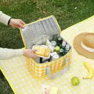 sac isotherme pique-nique carreaux jaunes avec fermeture éclair, pour garder les aliments frais ou chauds – pique-nique au Maroc