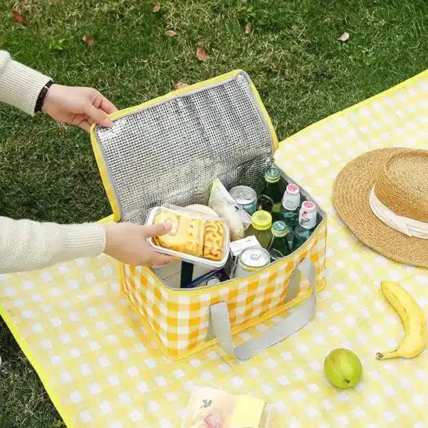 sac isotherme pique-nique carreaux jaunes avec fermeture éclair, pour garder les aliments frais ou chauds – pique-nique au Maroc