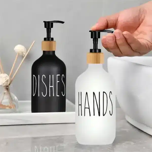 Set distributeurs de savon rechargeables noir et blanc avec couvercle bambou 500 ml