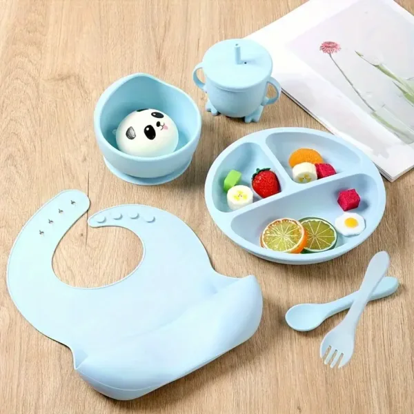 Set de vaisselle bébé en silicone alimentaire bleu avec bavoir, assiette compartimentée, bol, gobelet et couverts