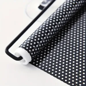 Rideau pare-soleil rétractable avec fixation ventouse