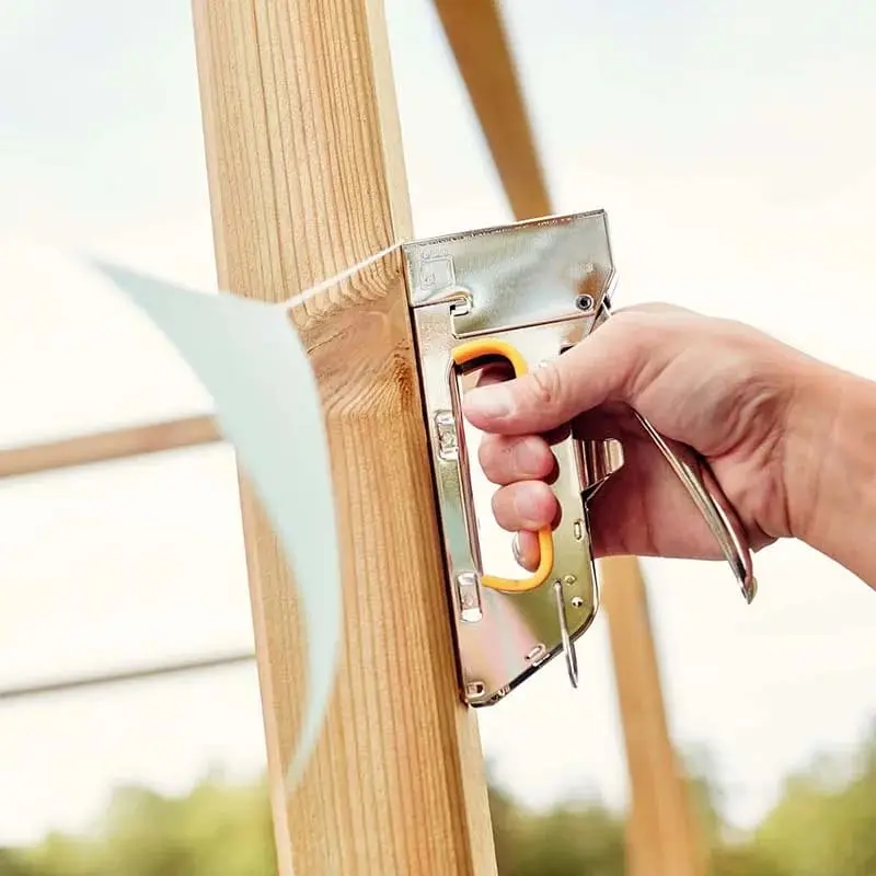 agrafeuse-manuelle-en-metal-babouti Agrafeuse manuelle en métal robuste pour bricolage – Babouti.ma