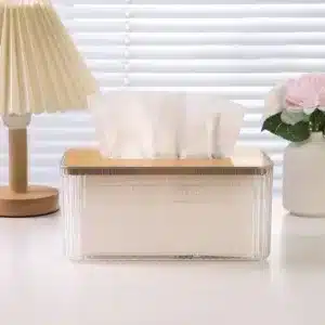 Boîte à mouchoirs design avec couvercle en bois sur un bureau moderne