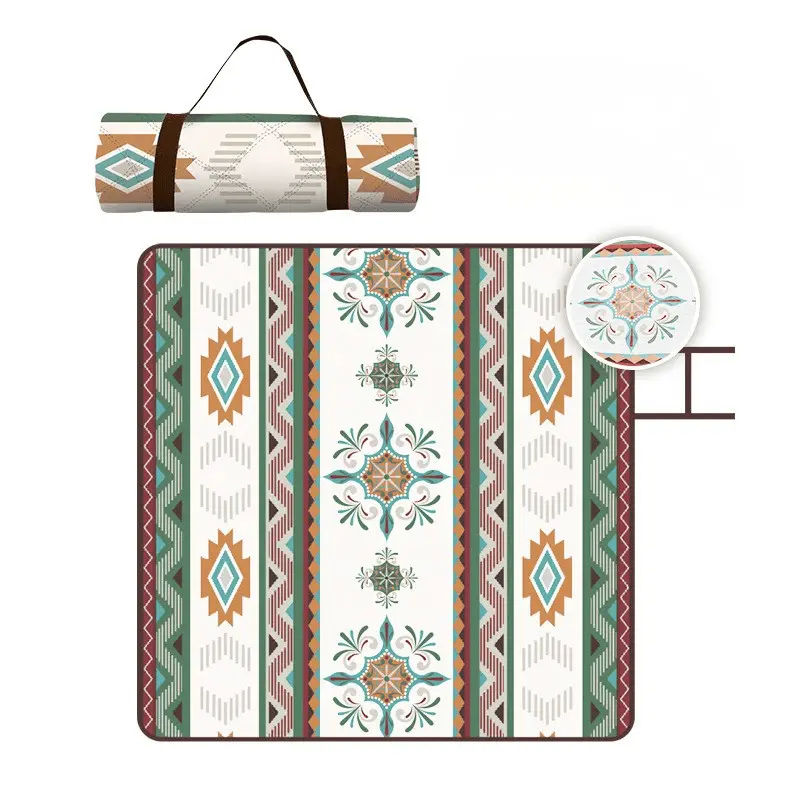 tapis-pique-nique-impermeable-pliable-avec-motifs-ethniques-c Tapis pique nique pliable avec motifs ethniques, impermeable et matelasse, ideal pour plage camping ou parc