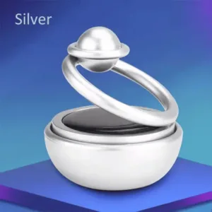 Diffuseur de parfum solaire pour voiture en forme de planète posé sur le tableau de bord au Maroc