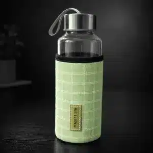 Gourde en verre avec housse tissu bleue à carreaux et couvercle inox