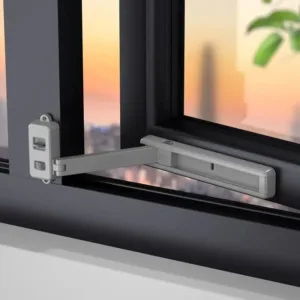 bloque fenêtre sécurité enfants gris réglable installé sur cadre de fenêtre