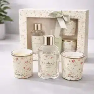 coffret cadeau bougies parfumées et parfum d’intérieur floral avec ruban vert