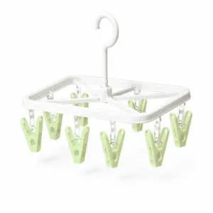 Étendoir à chaussettes suspendu avec pinces jaunes pour balcon au Maroc