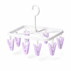 Étendoir à chaussettes suspendu avec pinces jaunes pour balcon au Maroc