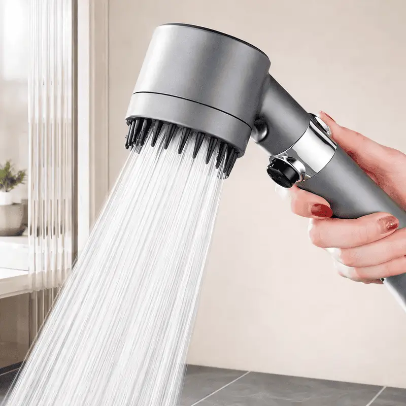 pommeau-de-douche-avec-brosse-de-massage Pommeau de douche avec brosse de massage intégré pour un soin relaxant et une expérience de douche revitalisante