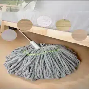 Balai serpillère Twist Mop gris et blanc pour salon marocain.