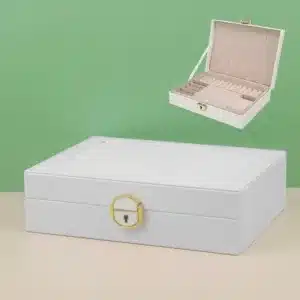 Boîte à bijoux avec clé et compartiments pour bagues colliers bracelets et montres au Maroc