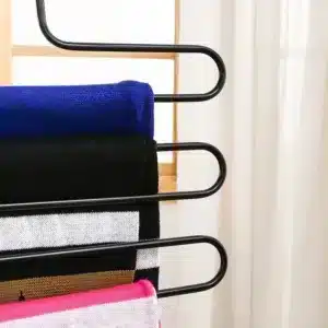 Cintre porte pantalons multicouche en métal noir pour rangement armoire au Maroc