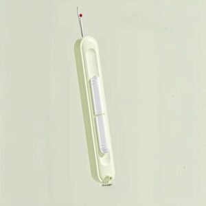 découseur couture ergonomique beige avec pointe en acier et bille rouge de protection tenu dans la main pour enlever une couture au maroc