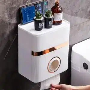 distributeur de papier toilette mural blanc avec rangement supérieur pour téléphone et accessoires dans une salle de bain moderne au maroc