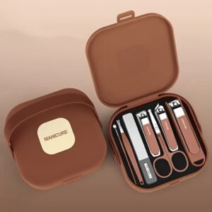 kit manucure complet marron avec coupe ongles, lime, ciseaux et outils dans un étui compact au maroc
