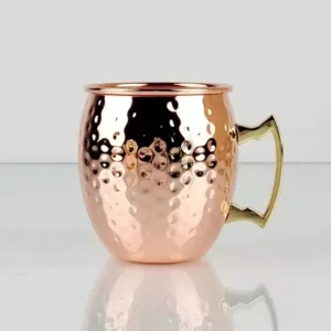 Mug en cuivre martelé avec poignée dorée pour cocktail Moscow Mule au Maroc