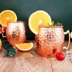 Mug en cuivre martelé avec poignée dorée pour cocktail Moscow Mule au Maroc