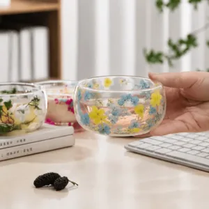 Bol en verre double paroi avec motifs floraux