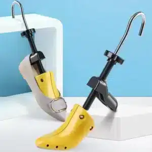 Insérez l’élargisseur dans la chaussure, ajustez selon votre besoin et laissez agir quelques heures pour un résultat optimal.