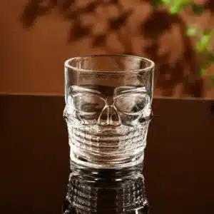 Verre tête de mort transparent design premium pour whisky et cocktails au Maroc
