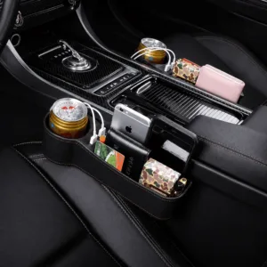 Organisateur de siège voiture noir avec porte-gobelet, rangement multifonction et double port USB.