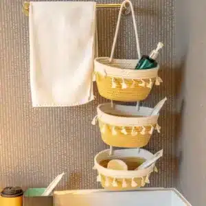 Panier suspendu bohème 3 niveaux en corde de coton pour rangement mural et décoration intérieure.