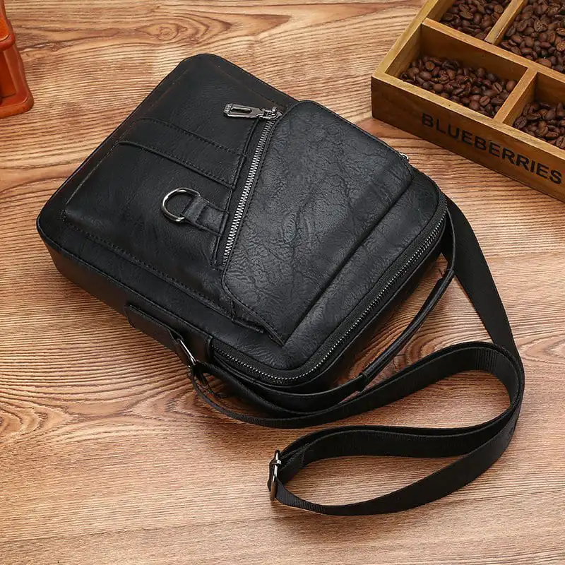 sac-bandouliere-homme-en-similicuir-noir Sac Bandoulière Homme en Similicuir