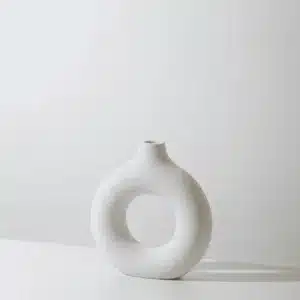 Vase décoratif rond en plastique au design minimaliste