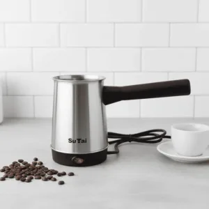 Cafetière électrique turque SuTai en acier inoxydable argenté avec poignée noire et interrupteur rouge, idéale pour préparer du café turc au Maroc.