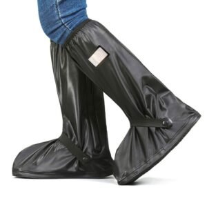 Couvre chaussure imperméable noir montant avec fermeture éclair et sangles de maintien pour protection contre la pluie au Maroc.