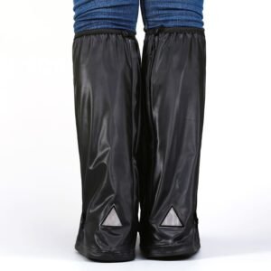 Couvre chaussure imperméable noir montant avec fermeture éclair et sangles de maintien pour protection contre la pluie au Maroc.