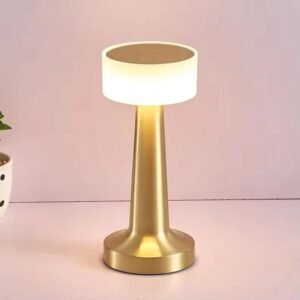 Lampe de table LED tactile moderne avec abat-jour cylindrique, 3 couleurs d'éclairage et luminosité réglable, disponible sur Babouti.ma au Maroc.