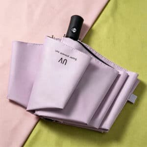 Parapluie automatique pliable anti-UV avec bouton d'ouverture et fermeture, disponible en plusieurs couleurs au Maroc.