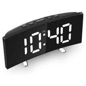 Réveil numérique LED moderne avec grand écran noir, affichage lumineux et fonction alarme Snooze, disponible au Maroc sur Babouti.ma.