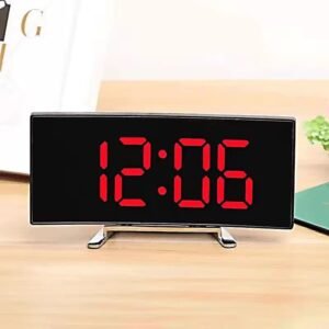 Réveil numérique LED moderne avec grand écran noir, affichage lumineux et fonction alarme Snooze, disponible au Maroc sur Babouti.ma.