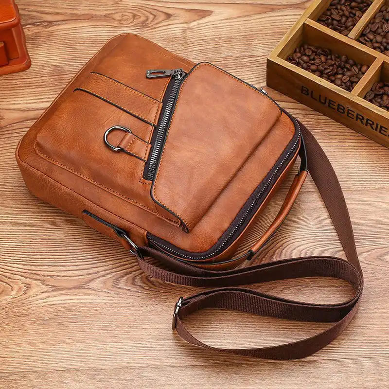 sac-bandouliere-homme-en-similicuir-marron-clair Sac bandoulière homme en similicuir - Marron clair